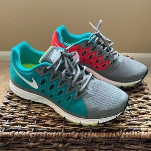 Nike Vomero 9 Tennis Shoes - Women’s Size 9 - Green/Crimson